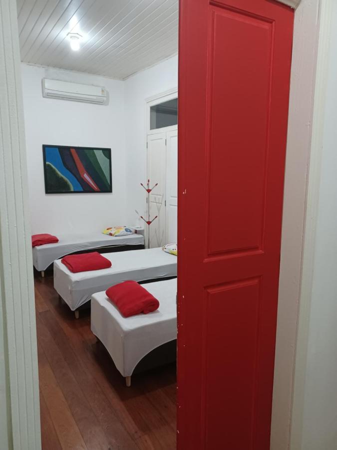 Casarao Hostel & Quartos Privados ฟลอเรียนอโปลิส ภายนอก รูปภาพ